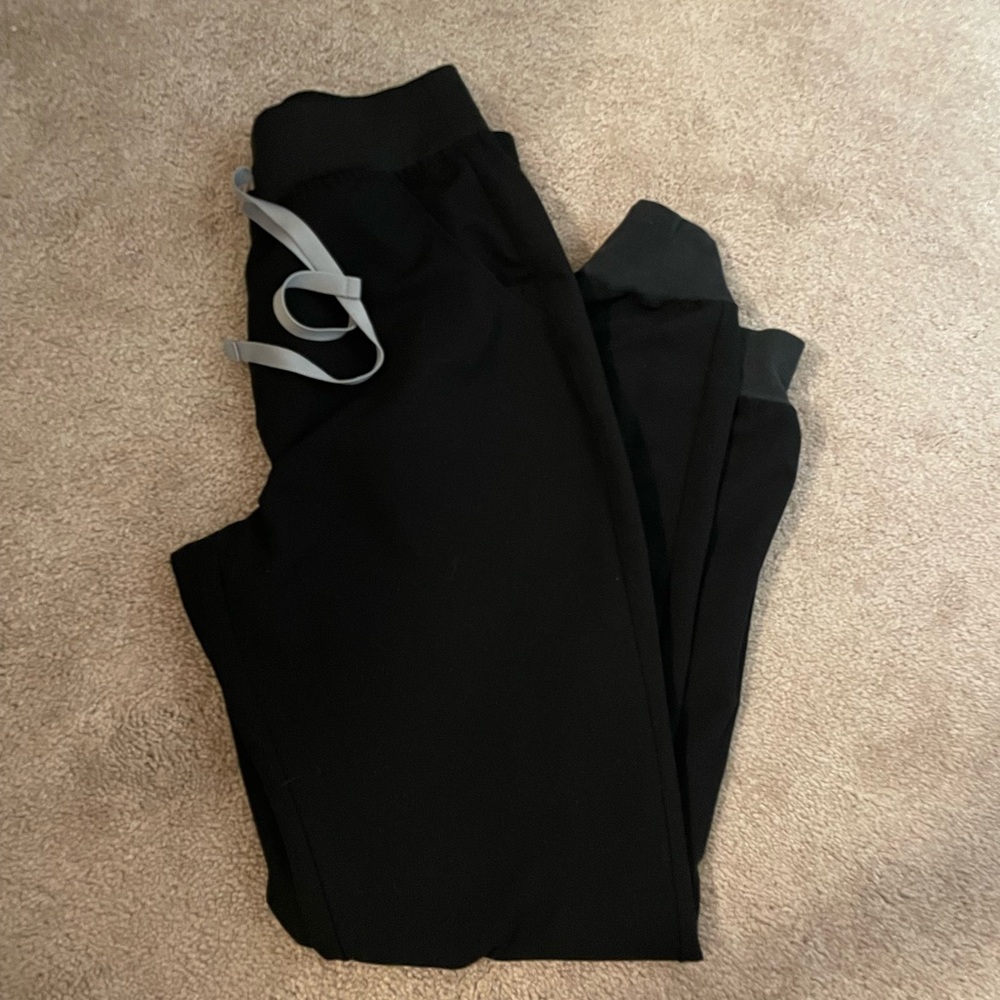 Women’s black Figs Small tall Zamora jogger scrubs!